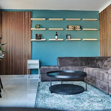 Lovely 1 Bedroom Penthouse, With A Private Pool! *