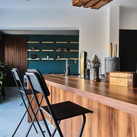 Lovely 1 Bedroom Penthouse, With A Private Pool! *