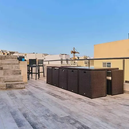 Apartment Lovely 1 Bedroom Penthouse, With A Private Pool! *